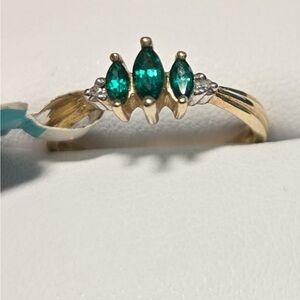 Vintage 3 stone real emerald and diamond ring
